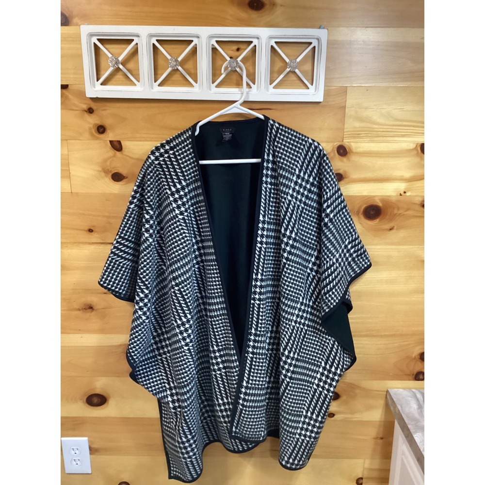 Serra Houndstooth Wrap Shawl Womens One Size Black White Plaid Fleece Cape